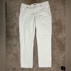 These white baggy jeans have been loved, but they’re in good condition.